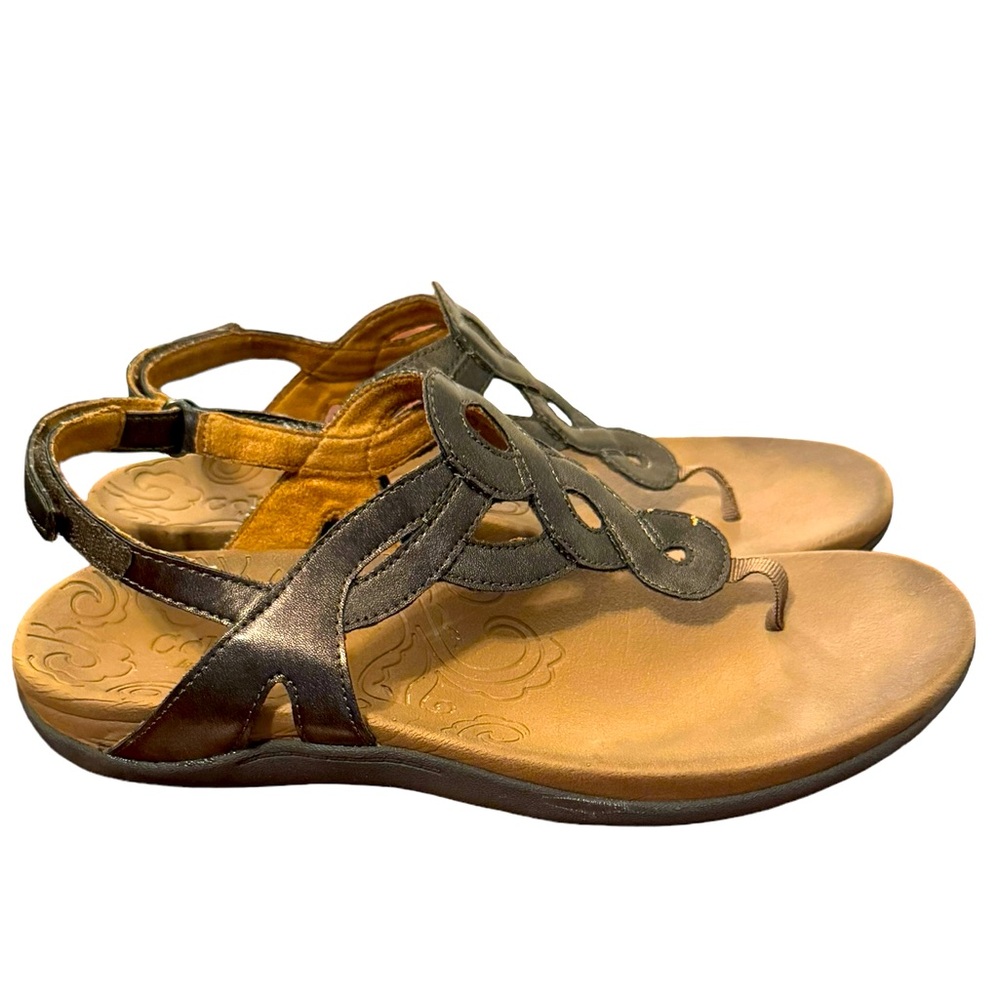 Women’s Cobb Hill By New Balance Comfy Bronze Metallic Thong Sandals. Size 8.5